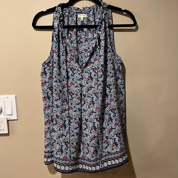 Max Studio Navy/Blue/White/Pink Busy Floral Print Sleeveless Top w/Ruffles - Picture 10 of 15